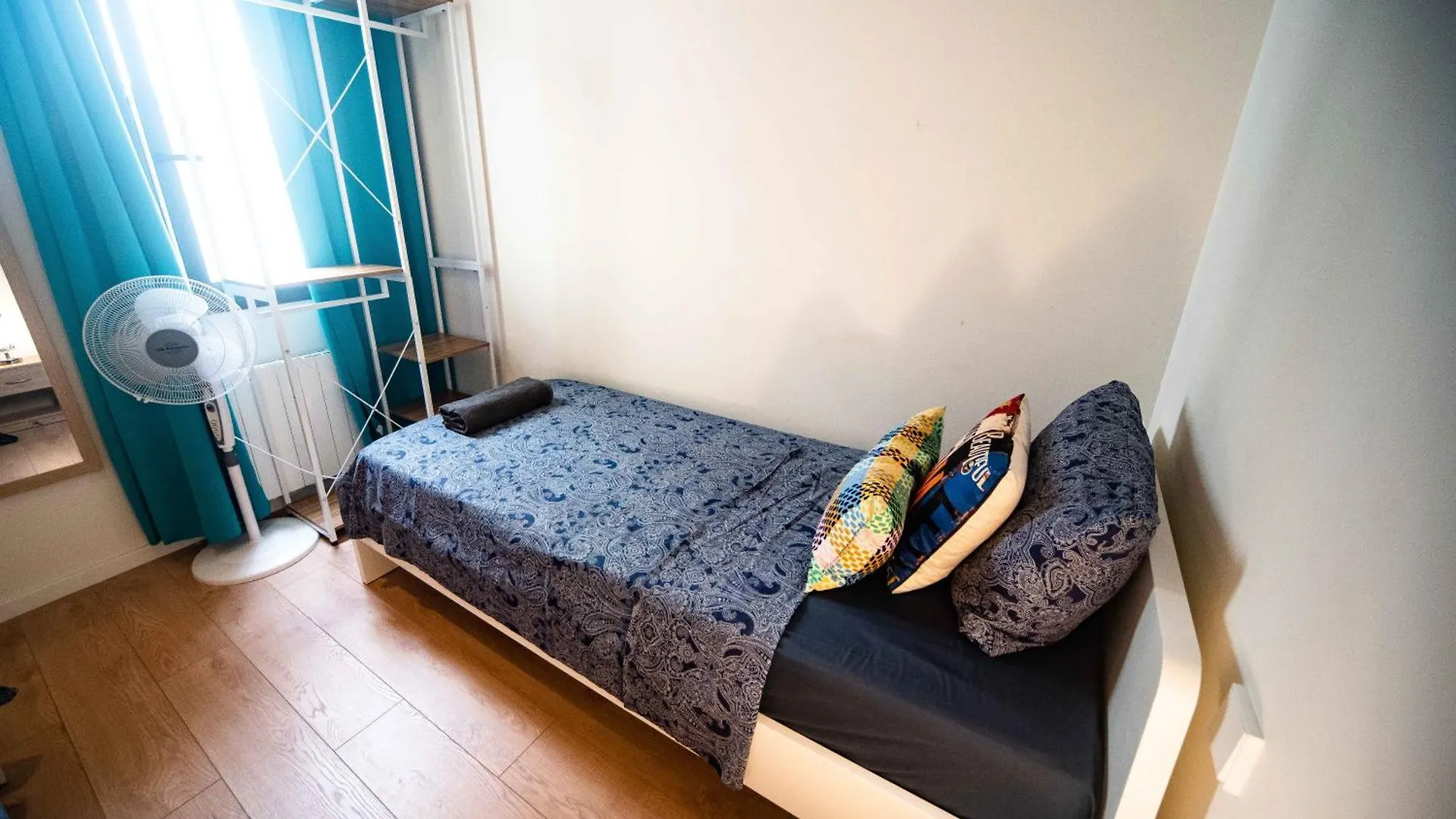 Crisqueen Flat Hostel Barcelona Spain