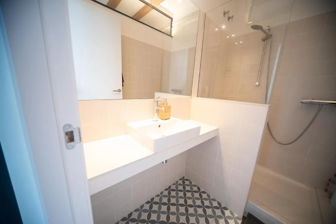 Crisqueen Flat Hostel Barcelona Spain